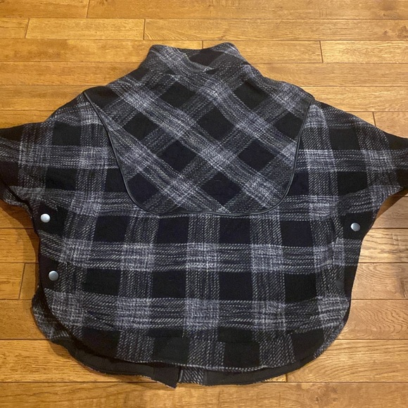 Smartwool Poncho Jacket, Women’s Medium - Picture 4 of 4